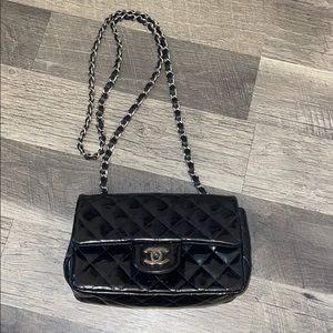 COPY - Authentic Chanel crossbody bag! Parent lea…
